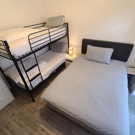 Gatwick Rooms-Travel Service-Airport Parking Ifield Экстерьер фото