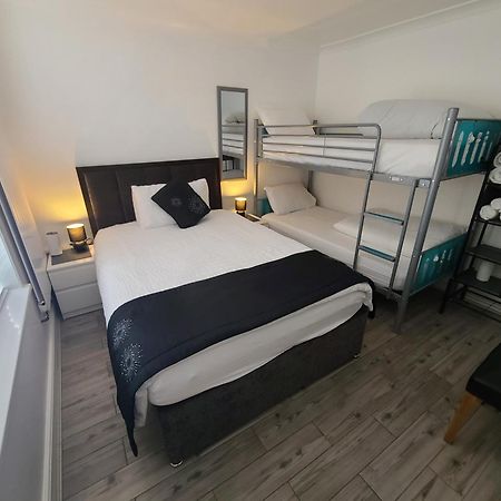 Gatwick Rooms-Travel Service-Airport Parking Ifield Экстерьер фото
