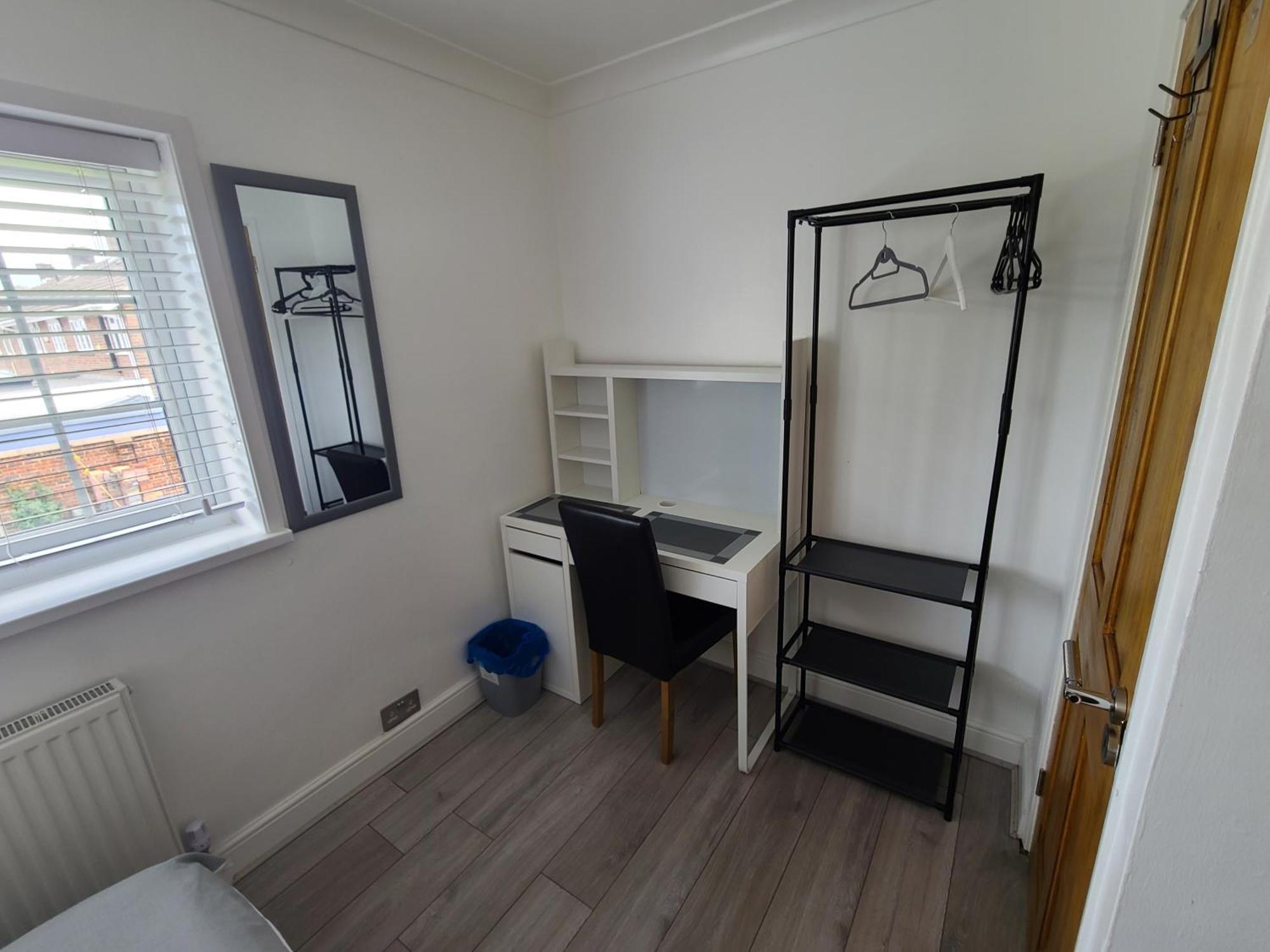 Gatwick Rooms-Travel Service-Airport Parking Ifield Экстерьер фото