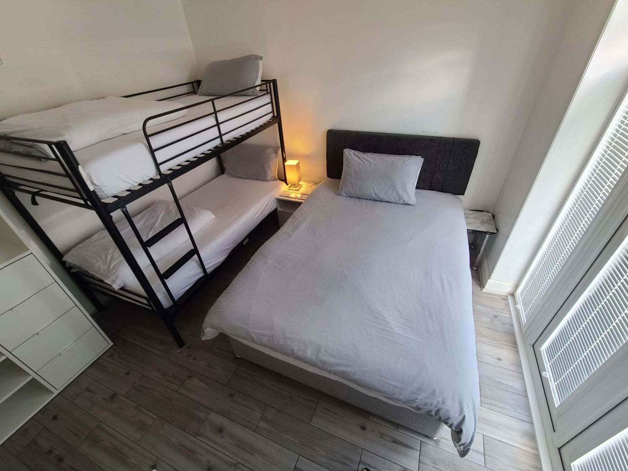 Gatwick Rooms-Travel Service-Airport Parking Ifield Экстерьер фото