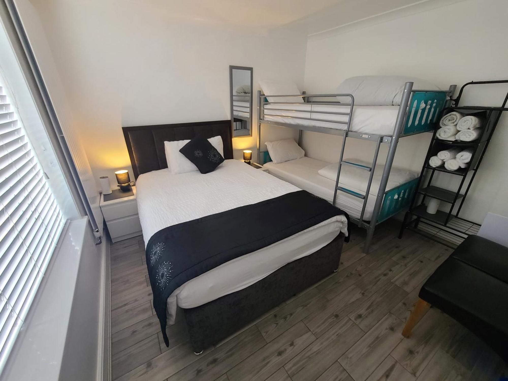 Gatwick Rooms-Travel Service-Airport Parking Ifield Экстерьер фото