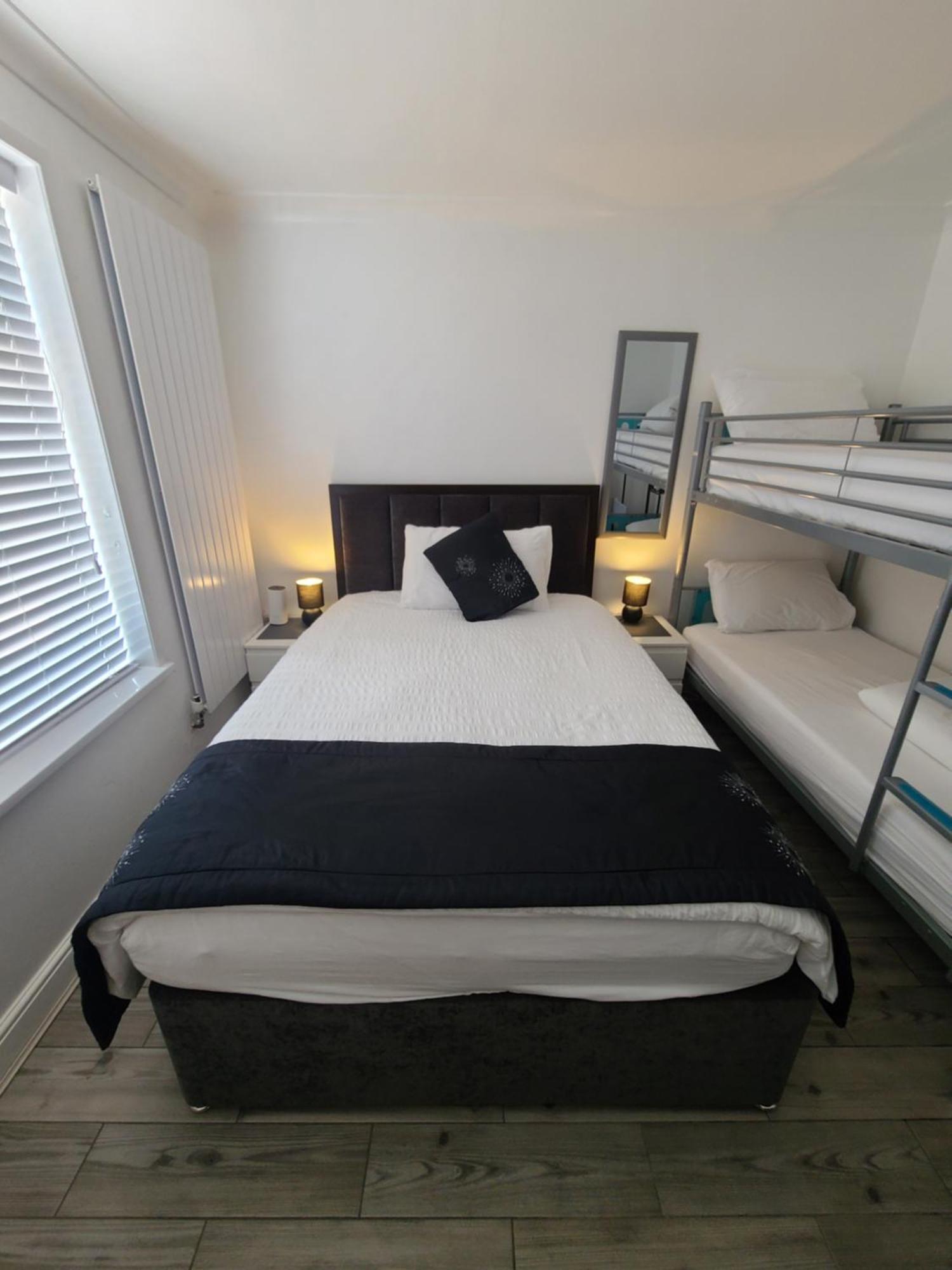 Gatwick Rooms-Travel Service-Airport Parking Ifield Экстерьер фото