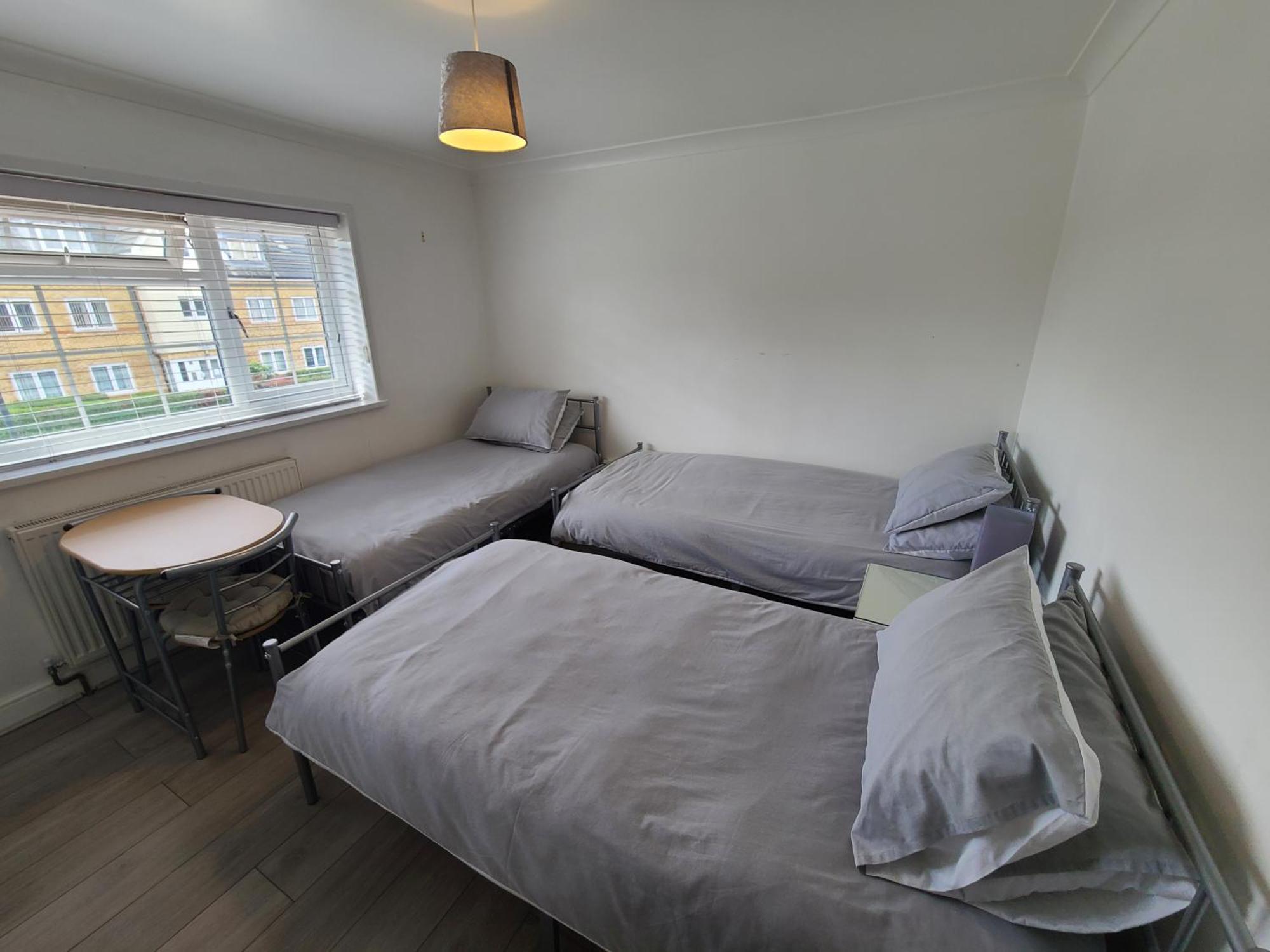 Gatwick Rooms-Travel Service-Airport Parking Ifield Экстерьер фото