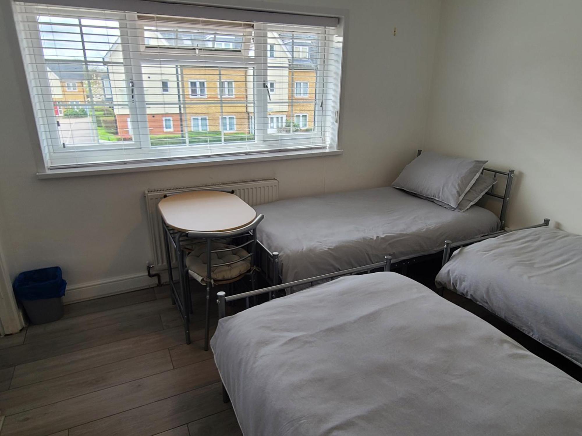 Gatwick Rooms-Travel Service-Airport Parking Ifield Экстерьер фото