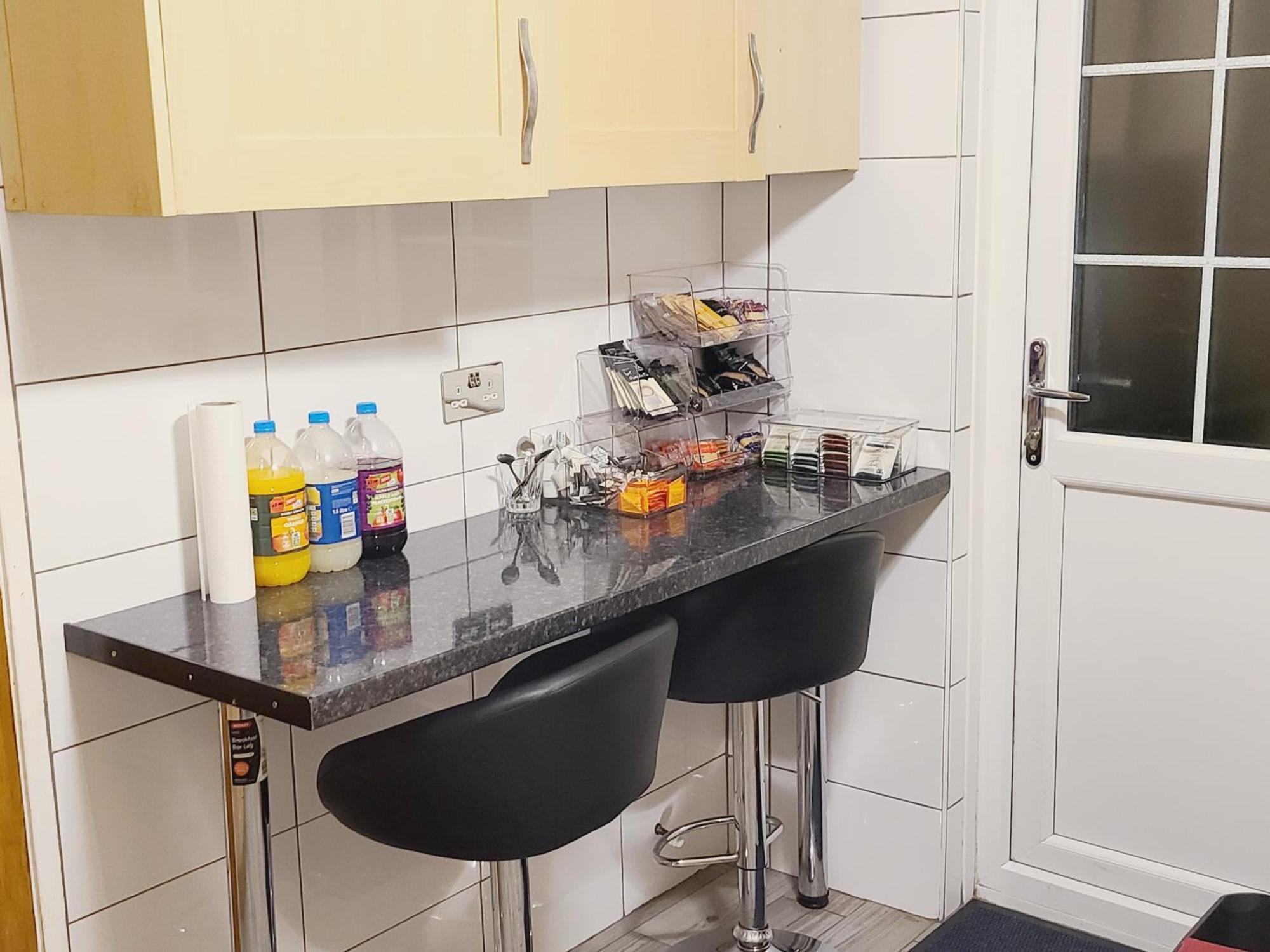 Gatwick Rooms-Travel Service-Airport Parking Ifield Экстерьер фото