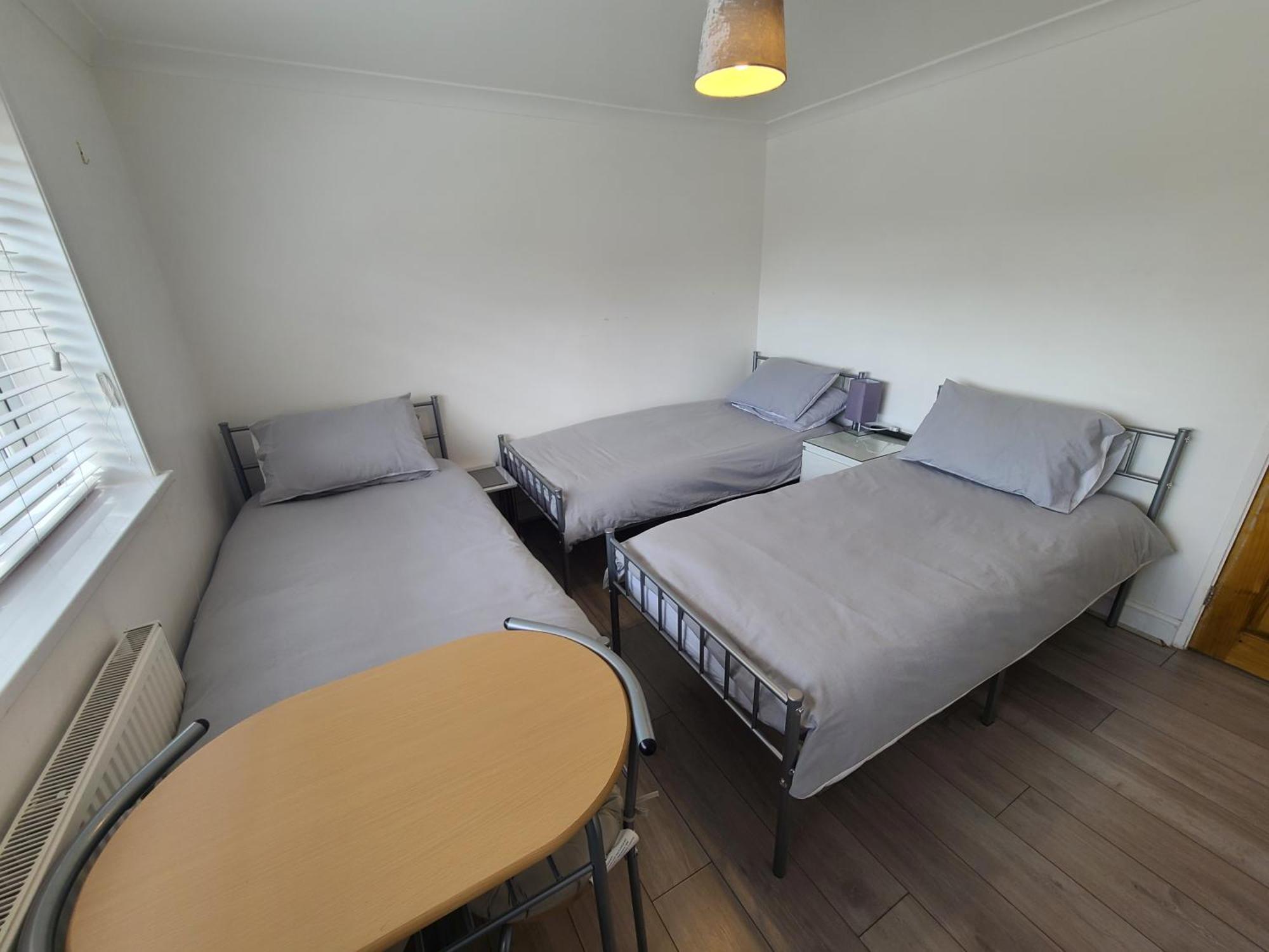 Gatwick Rooms-Travel Service-Airport Parking Ifield Экстерьер фото